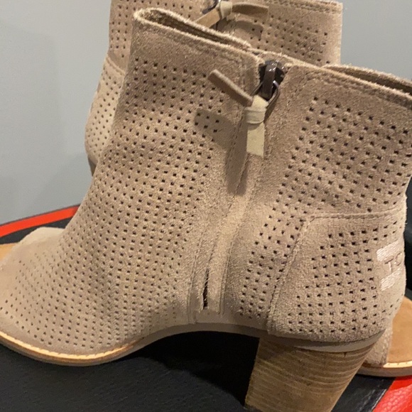 Toms peep toe booties. - Picture 4 of 6